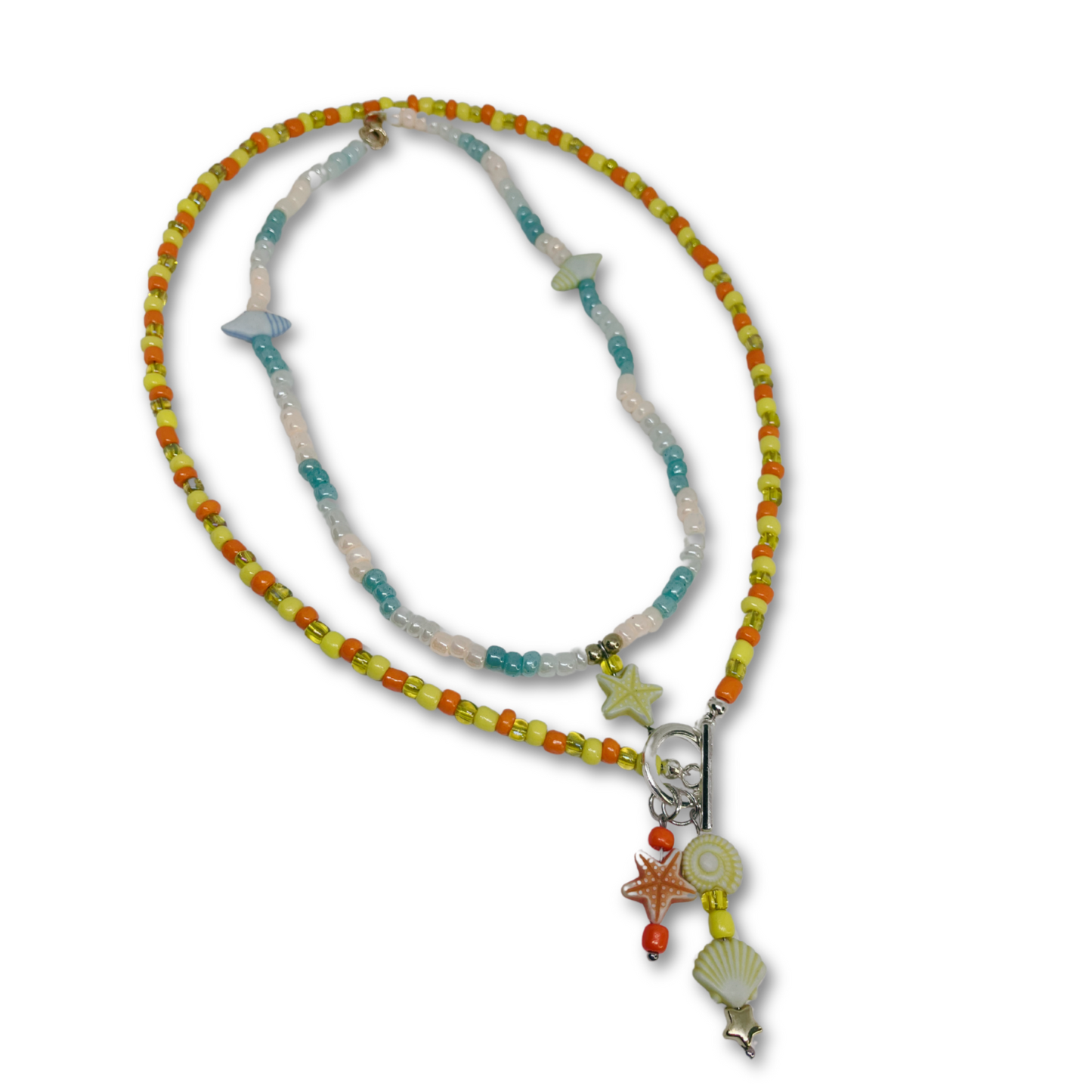 Two glass beads necklace, multi color with charms.
Dois colares de contas de vidro.
