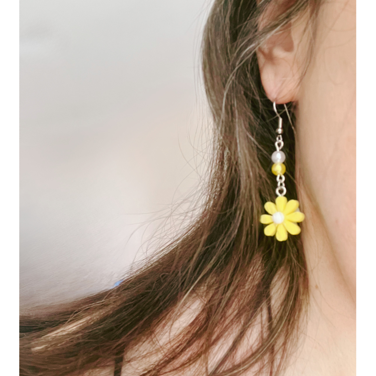 Yellow daisy dangling earrings