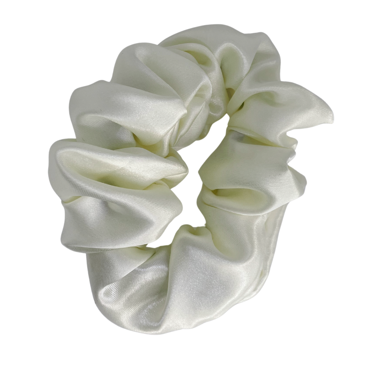 Ivory satin hair scrunchie.
Elástico de cabelo em cetim marfim.