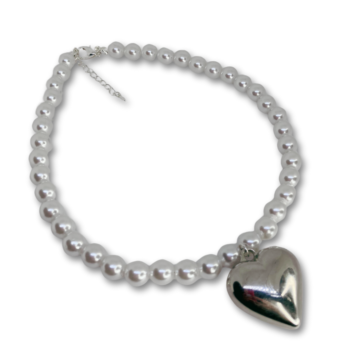 imitation white pearls necklace with heart pendant.