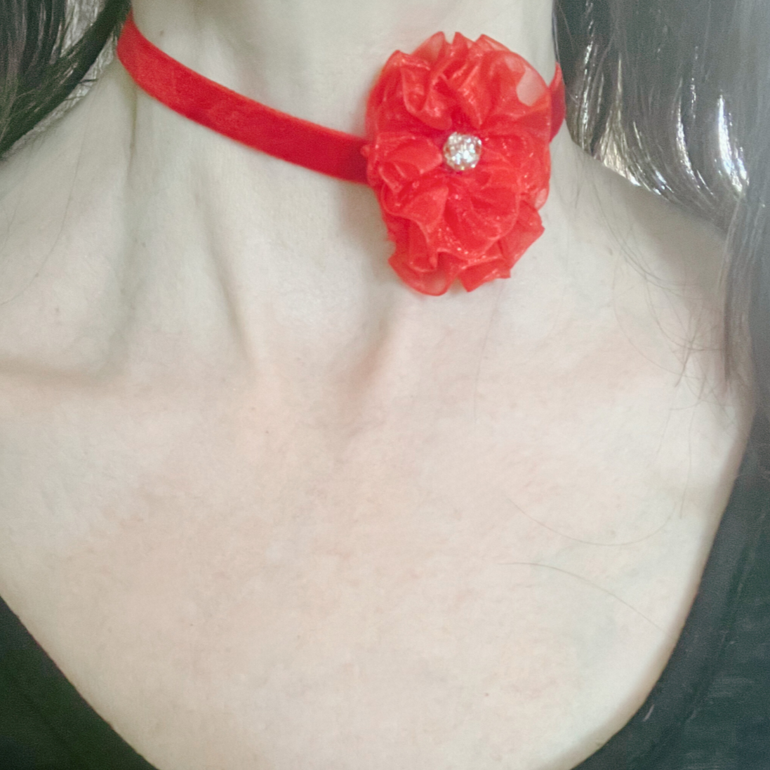 Red flower velvet choker