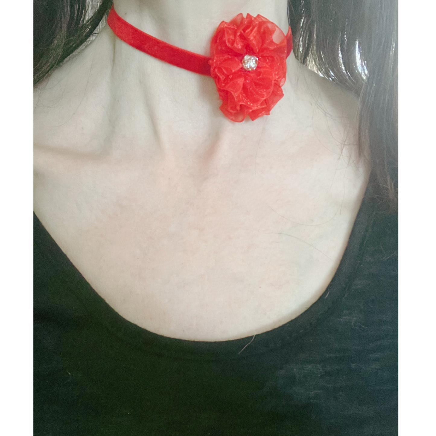 Red velvet choker with flower.