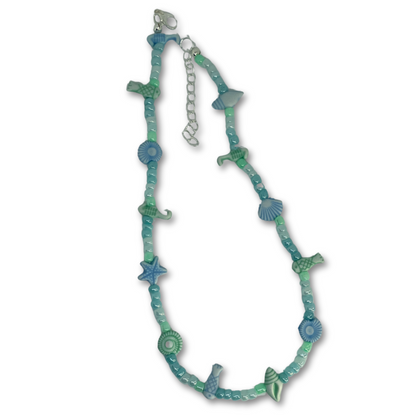 Beach themed necklace.
Colar com tema de praia.