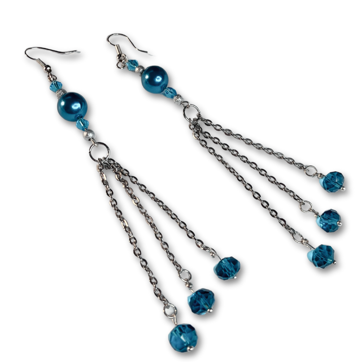 Dangling earrings with blue pearls and blue glass beads.