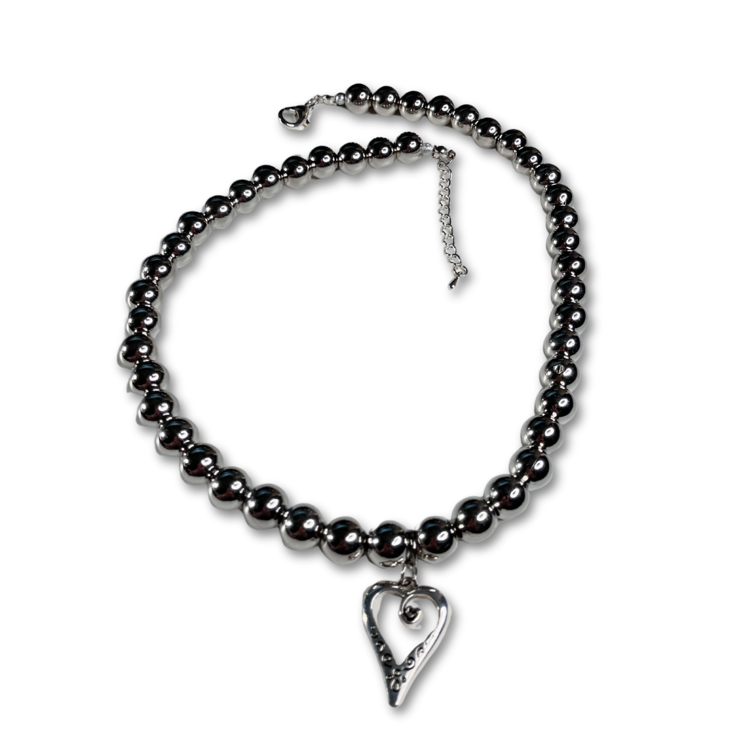 Silver pearls necklace with heart pendant. 