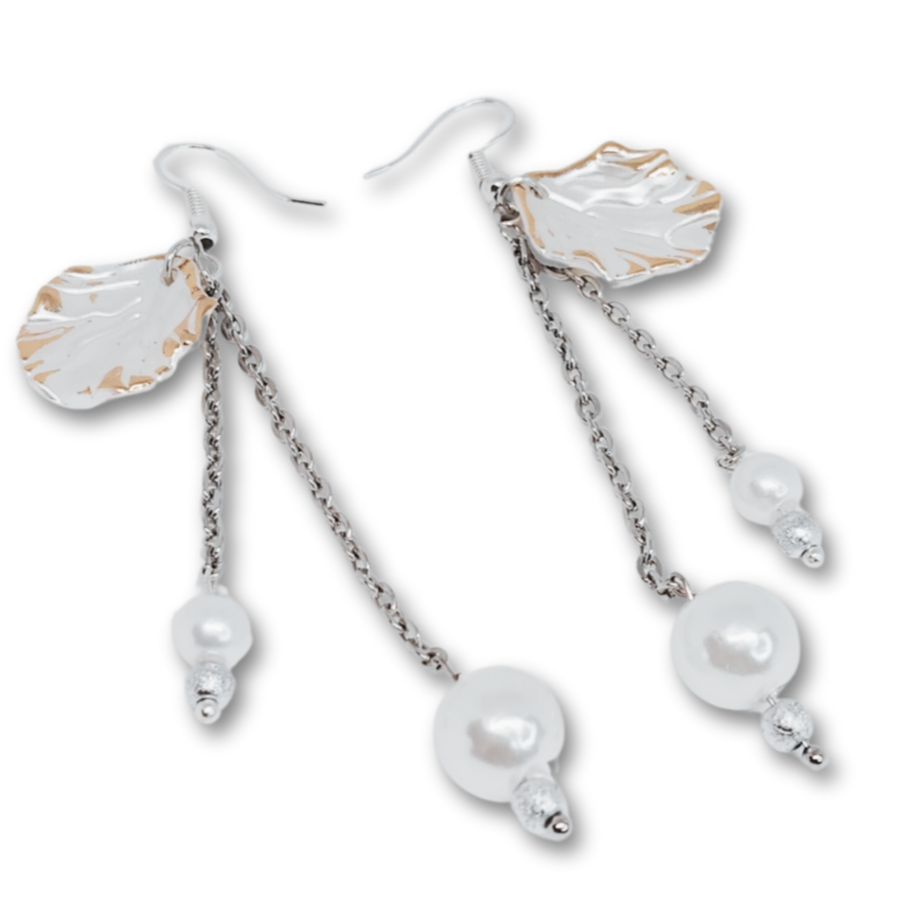 Dangling earrings with shell and pearls