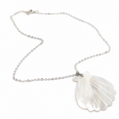 Necklace with a shell pendant 