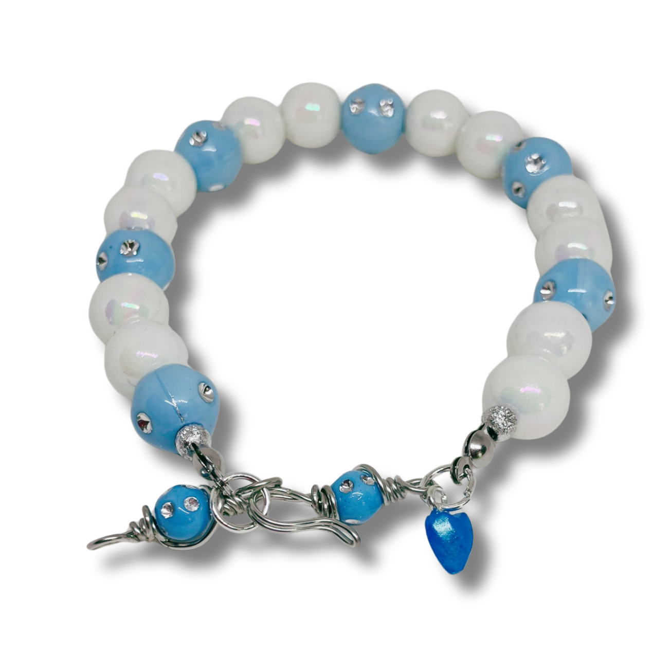 Bracelet with white and blue beads 