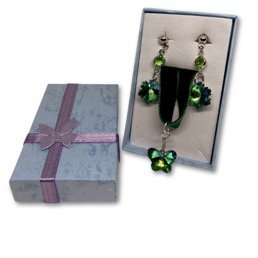 Velvet choker and earrings. Blue gift box.
