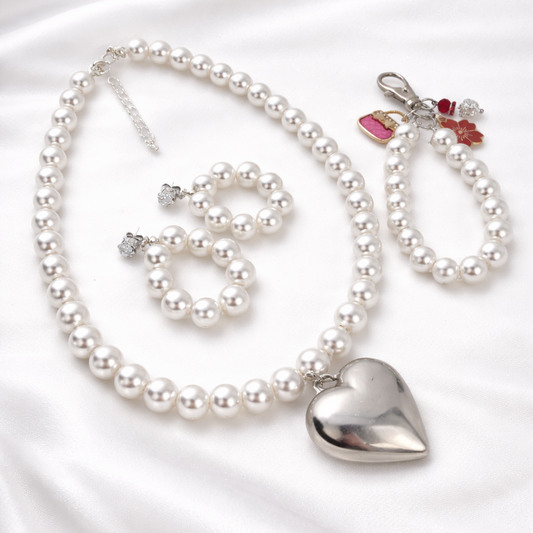 This set includes imitation white pearls necklace, matching earrings and handbag matching chain. Gift bag.