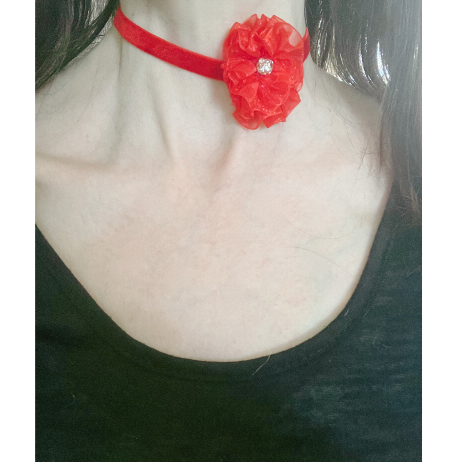 Red velvet choker with flower.